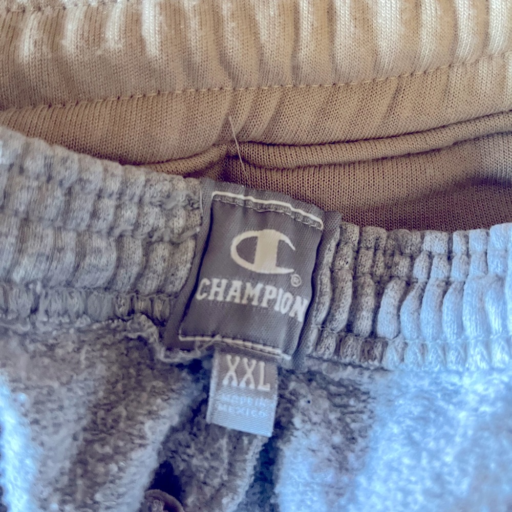 2XL CHAMPION SWEATS WITH POCKETS.
